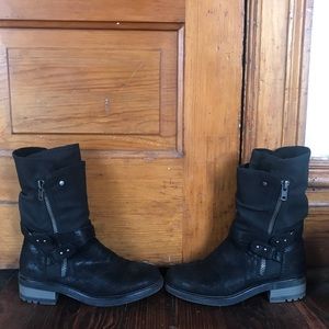 Black women’s boots.